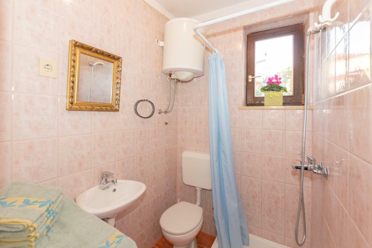 Apartments Mirjana プーラ エクステリア 写真
