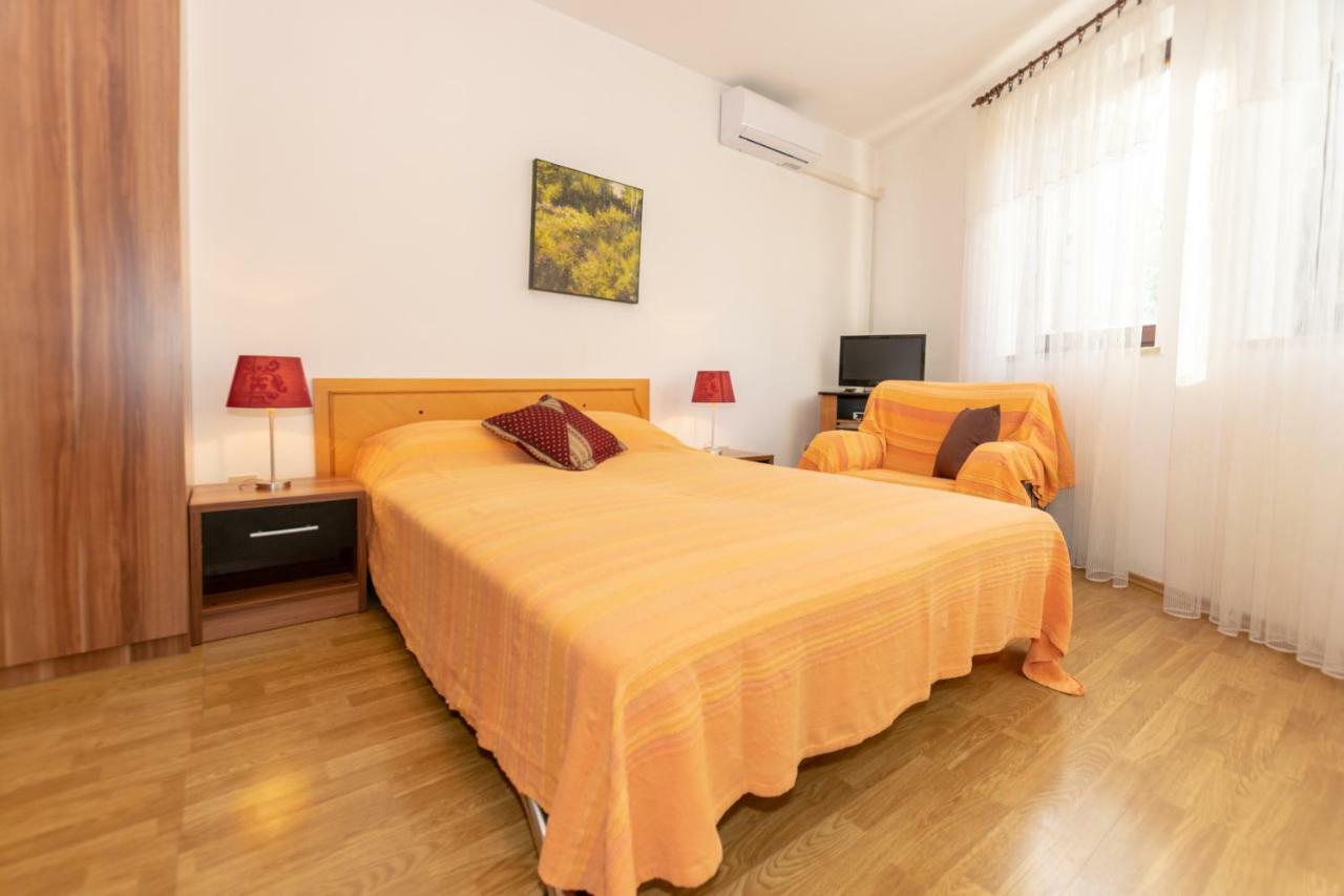 Apartments Mirjana プーラ エクステリア 写真