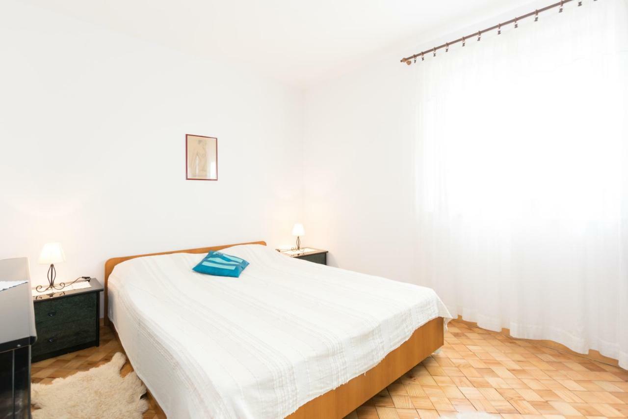 Apartments Mirjana プーラ エクステリア 写真