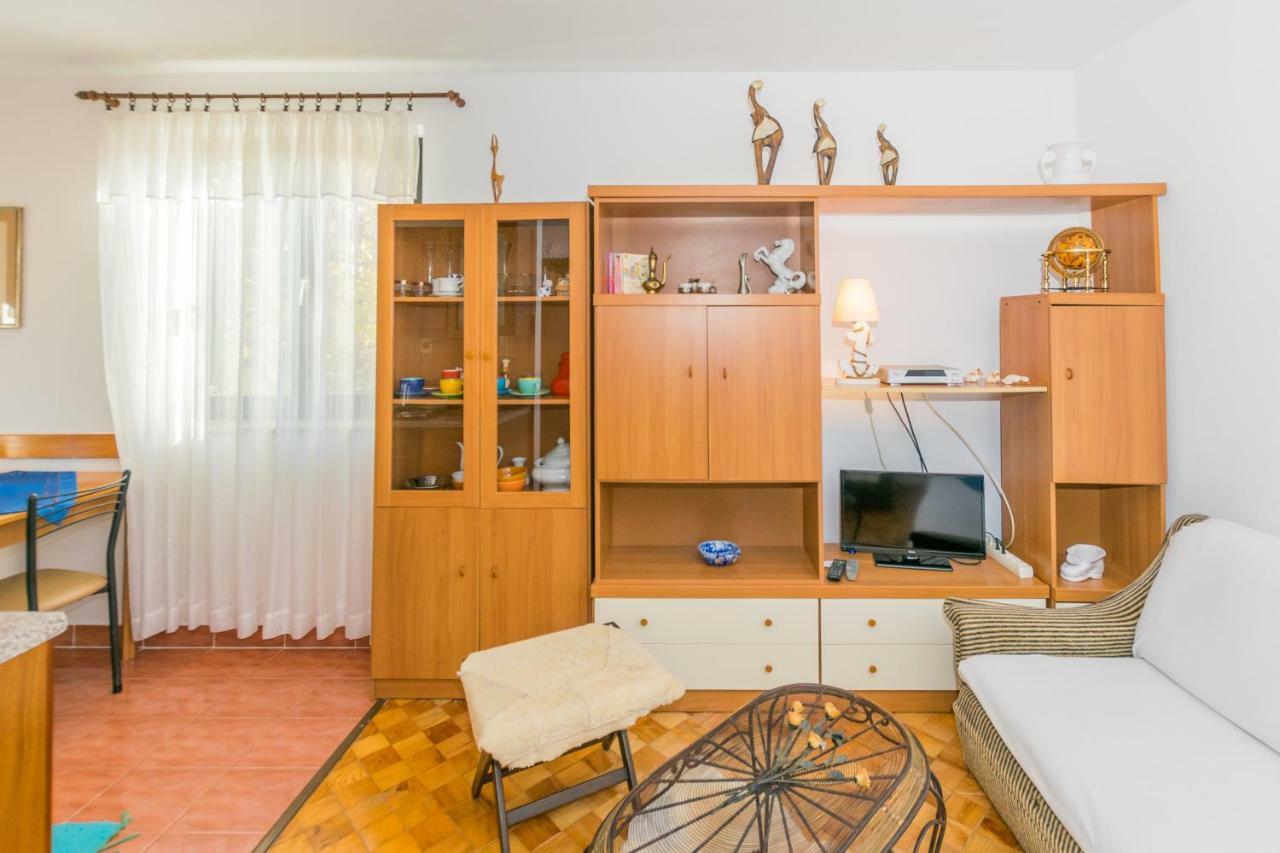 Apartments Mirjana プーラ エクステリア 写真