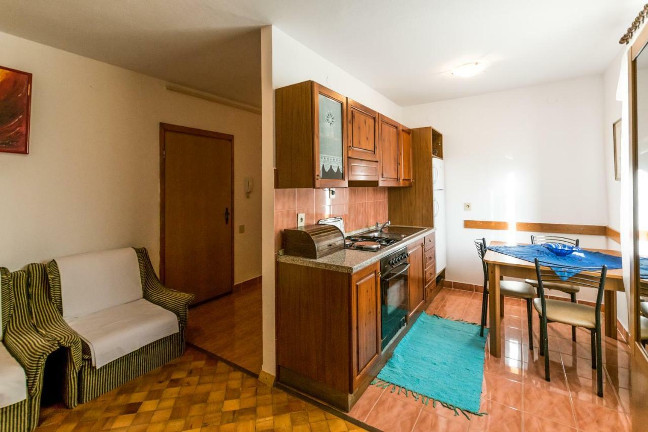 Apartments Mirjana プーラ エクステリア 写真