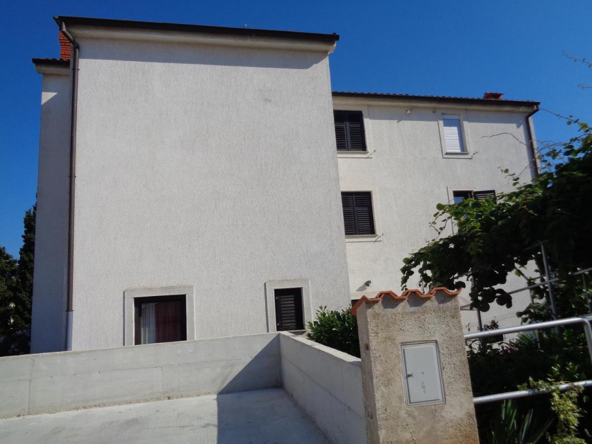 Apartments Mirjana プーラ エクステリア 写真